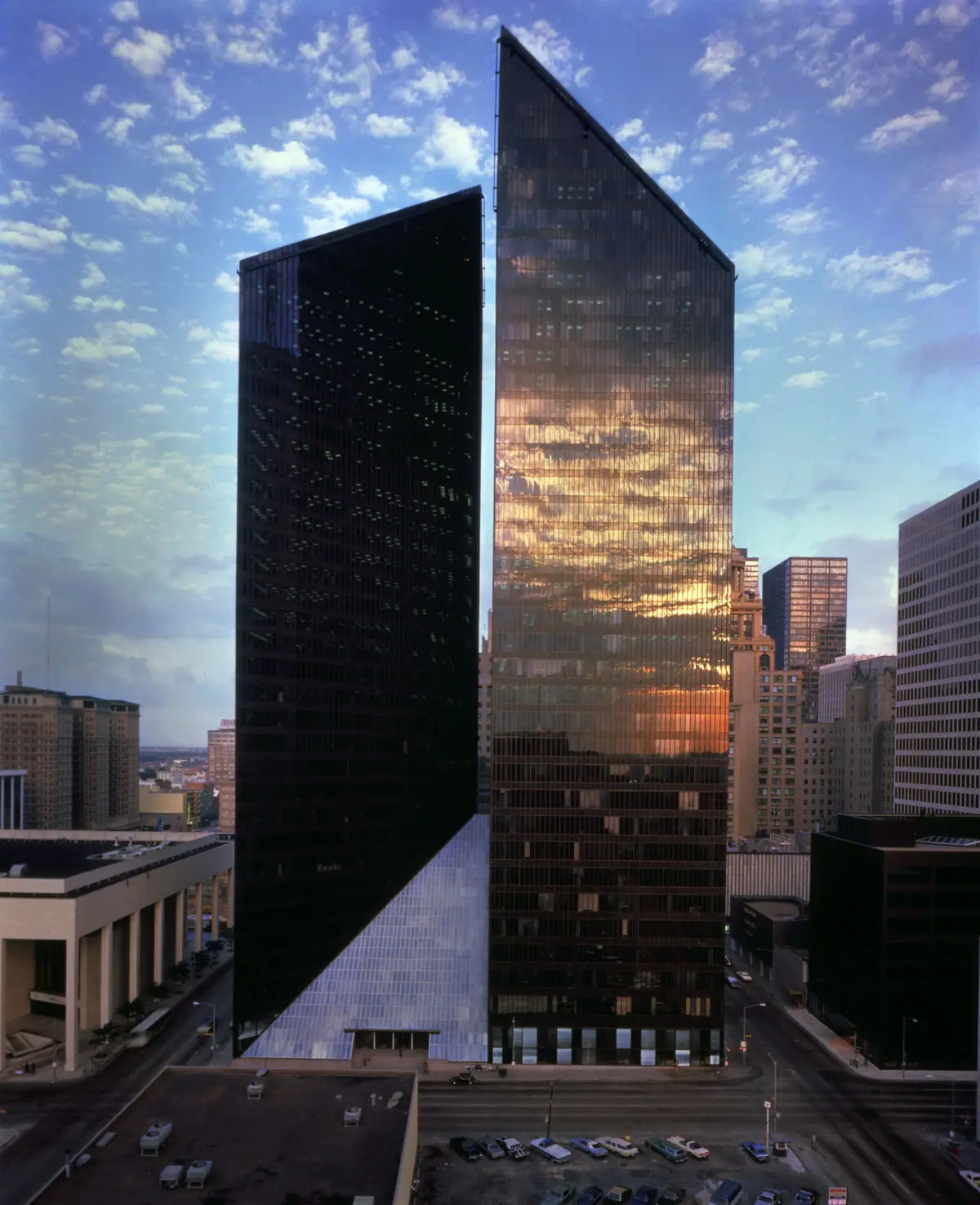 ساختمان پنزاویل اثر فلیپ جانسون